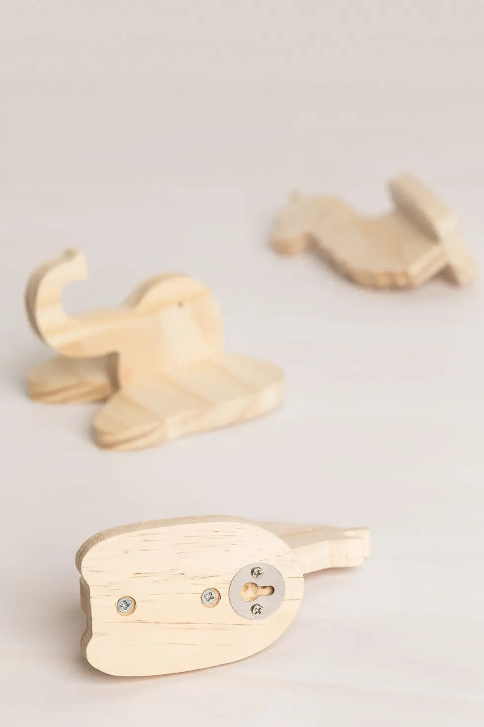 Miniaturbild: Wandgarderobe Pypa Kids aus Holz – Spielerisch Ordnung schaffen