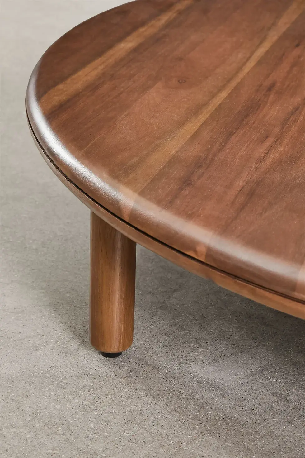 Miniaturbild: Runder Couchtisch Olivia – Natürlich, stabil und zeitlos schön