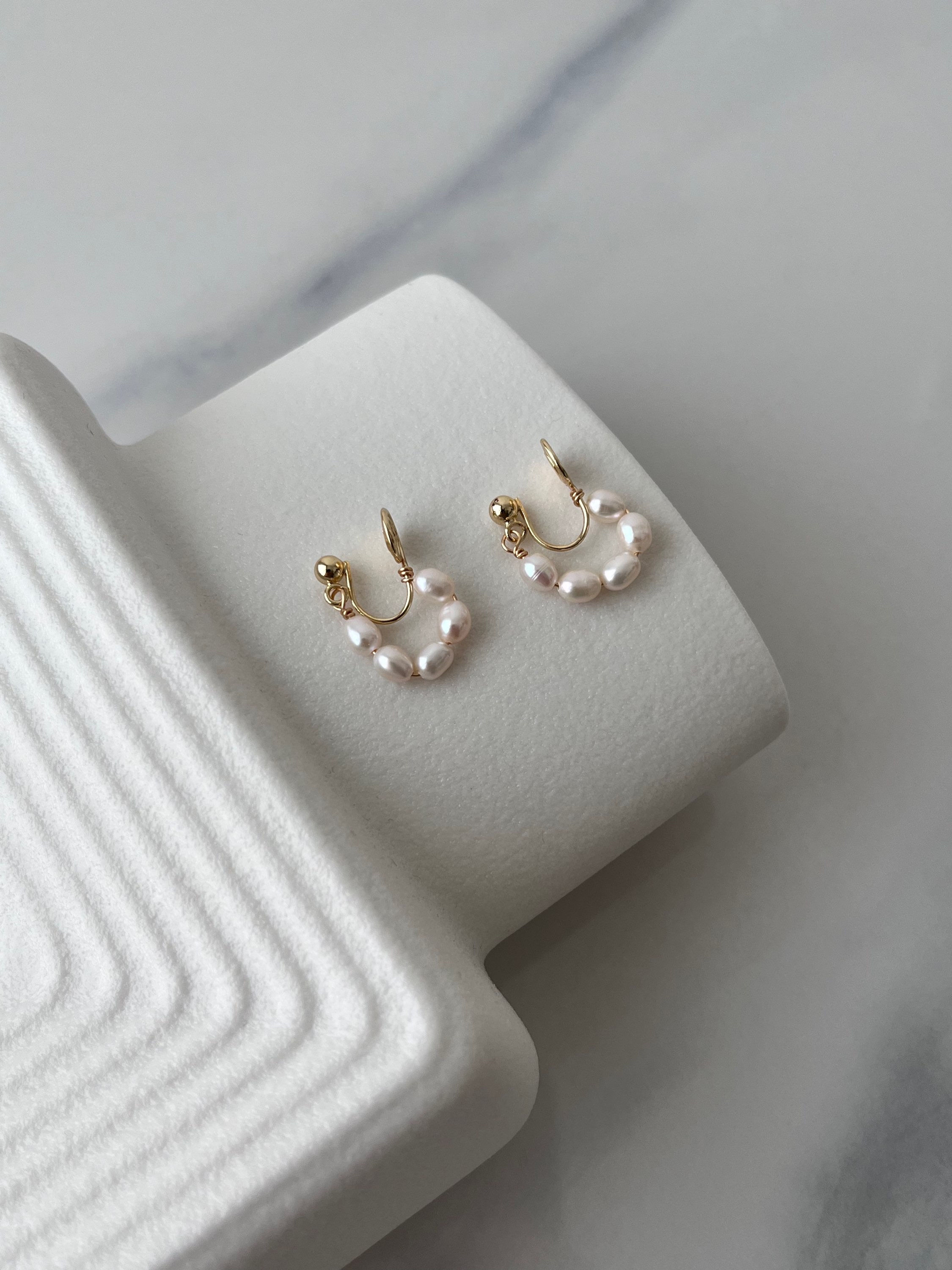 Clips d'Oreilles Dora En Perles d'Eau Douce 4-5 mm