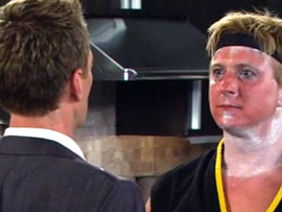 How I Met Your Mother deu origem a Cobra Kai?