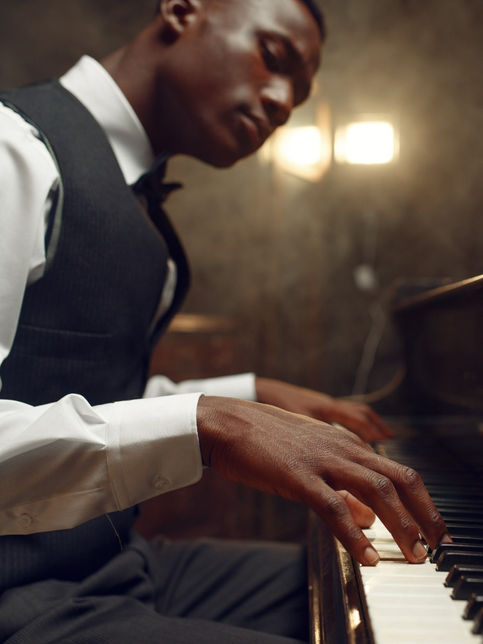 Professional Pianist_edited.jpg