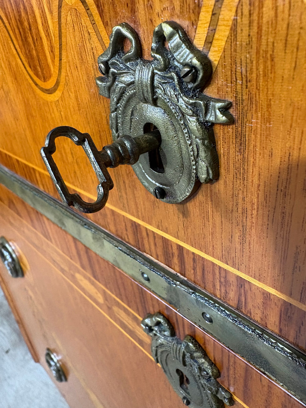 Miniatura: Oryginalna drewniana komoda neobarokowa z marmurowym blatem w bdb stanie