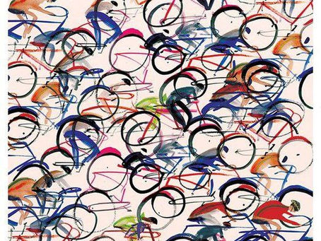 a large group of cyclists in a race