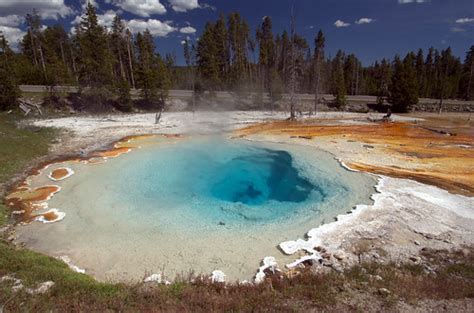 Natural pool in Yellowstone Natinoal Park