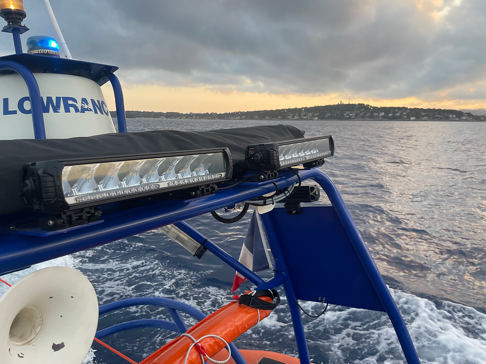 Thumbnail: Tripple R-1000 With Beacon