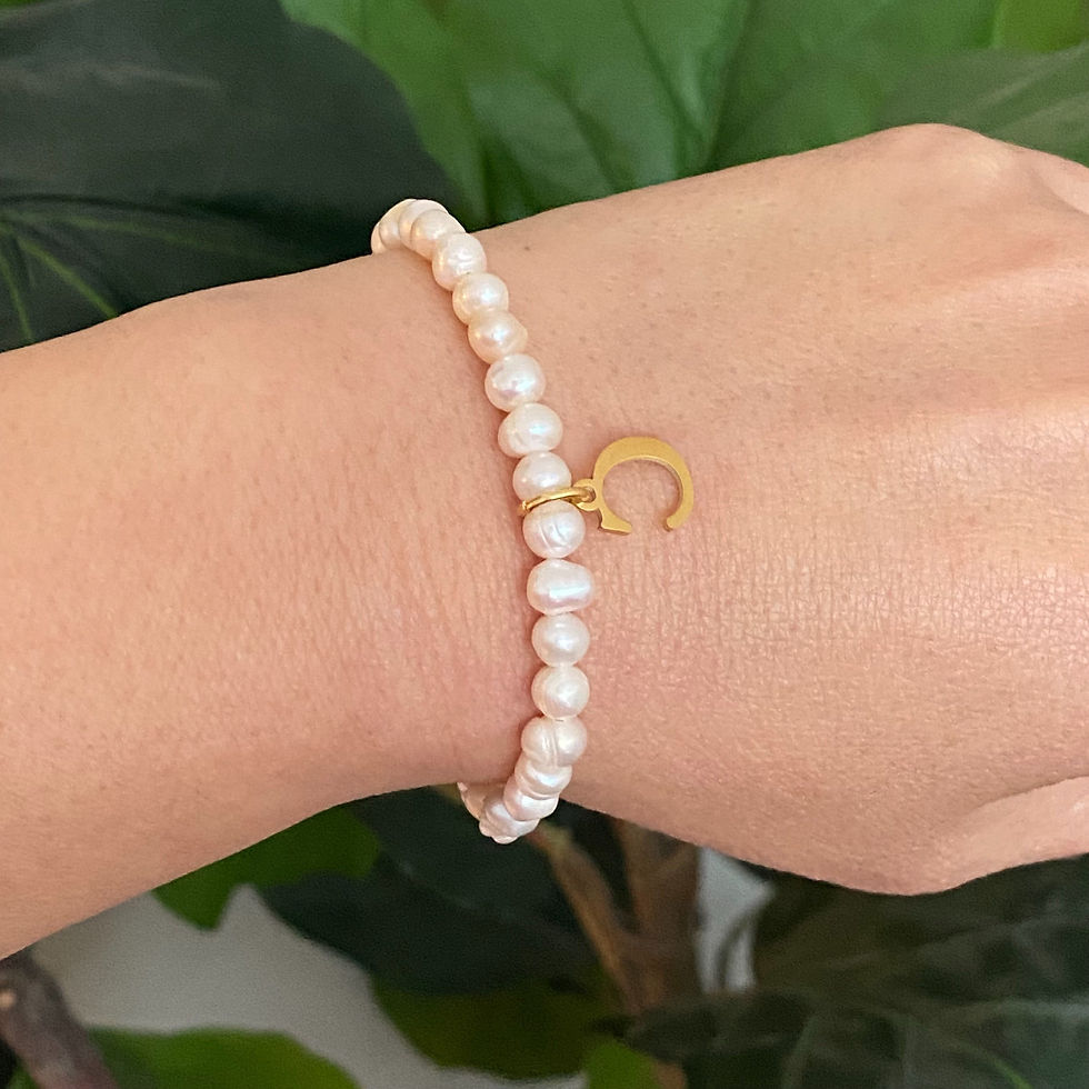 Miniaturbild: Freshwater Pearl Initial Charm Bracelet