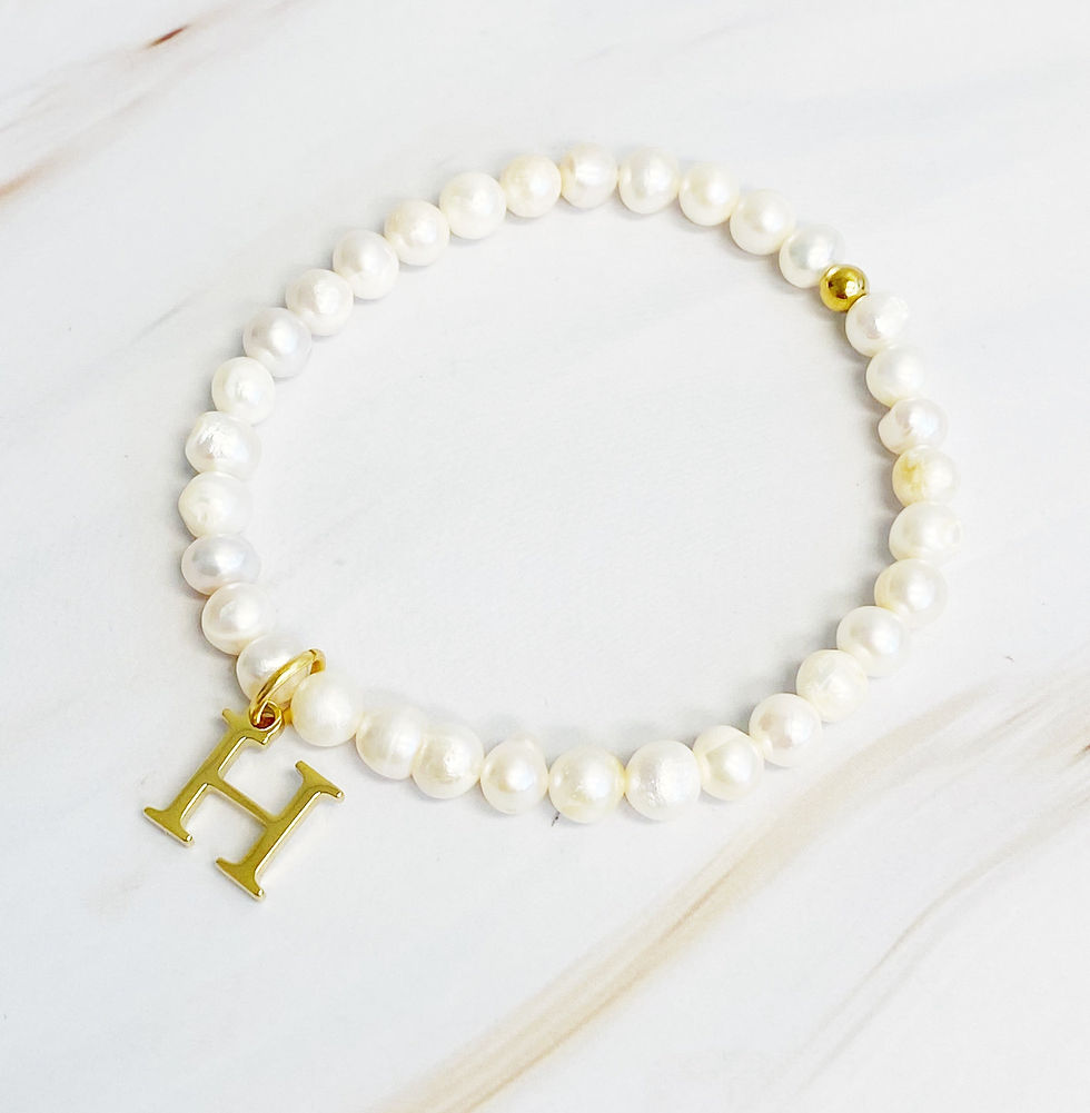 Miniaturbild: Freshwater Pearl Initial Charm Bracelet