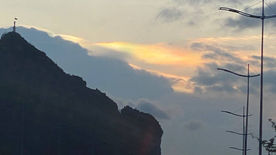 Mây ngũ sắc ở Hạ Long