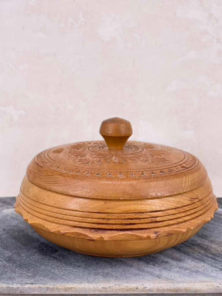 Vintage Beech wood trinket box, keepsake box, geometric lid design, scalloped wooden hand turned bowl, folk art traditions.