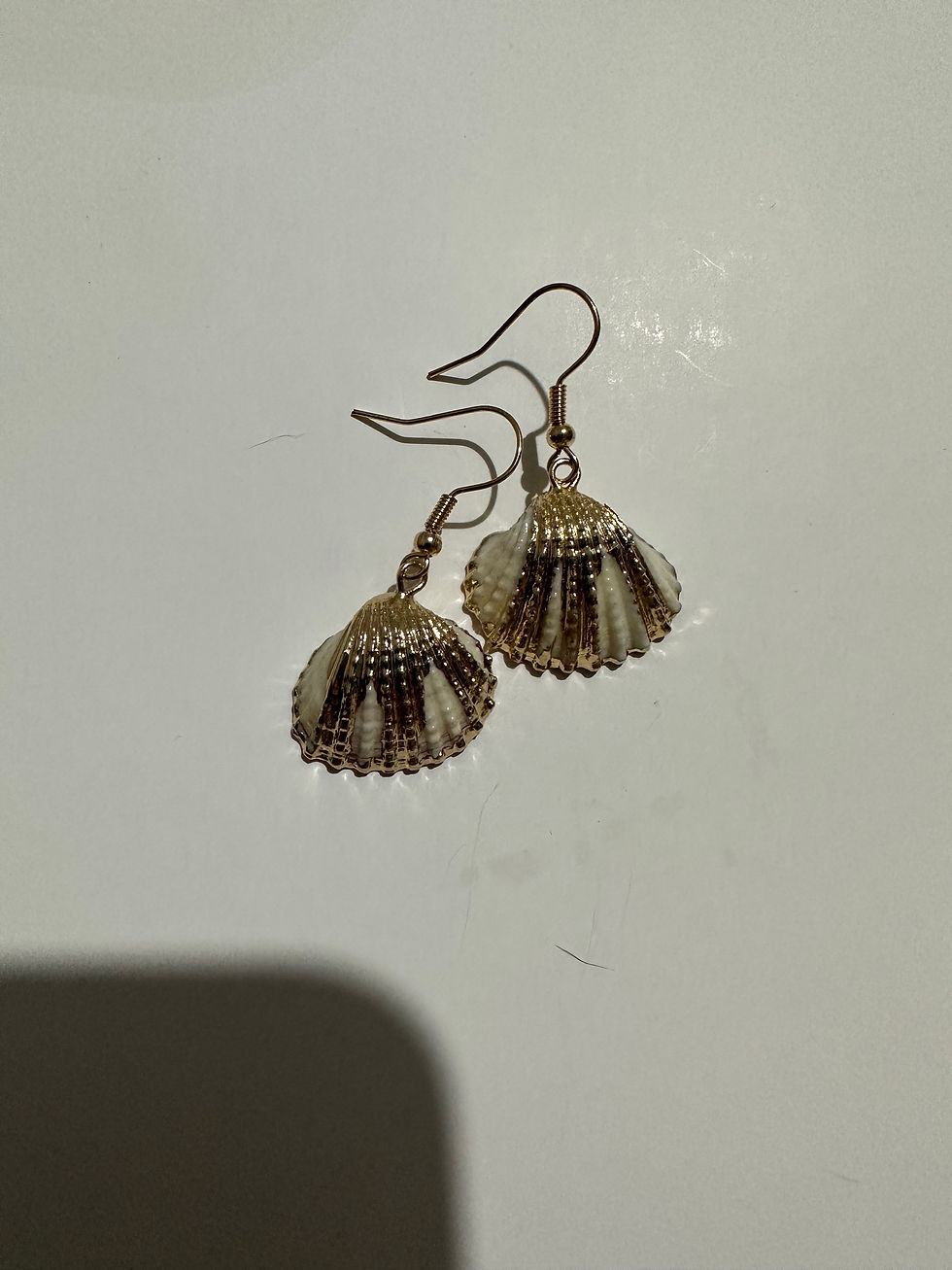 Thumbnail: White and gold shells 