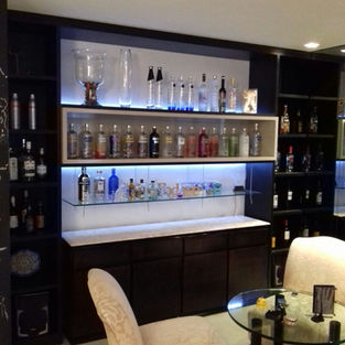 Estante/Bar, rack com porta ripada