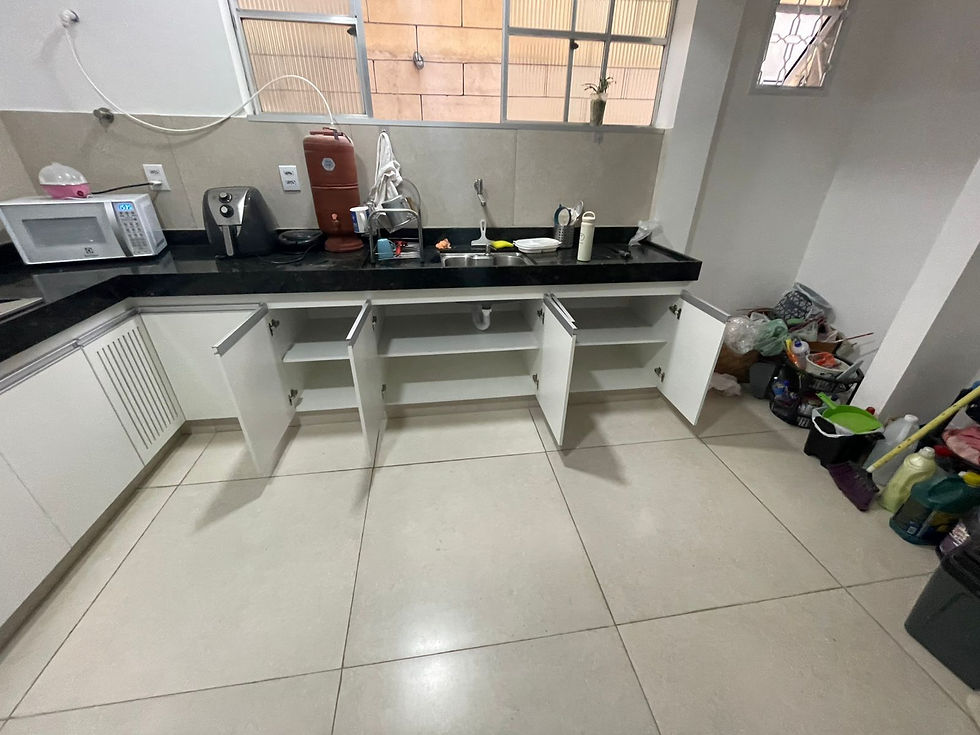 Armário de cozinha planejado em L no bairro Castelo BH