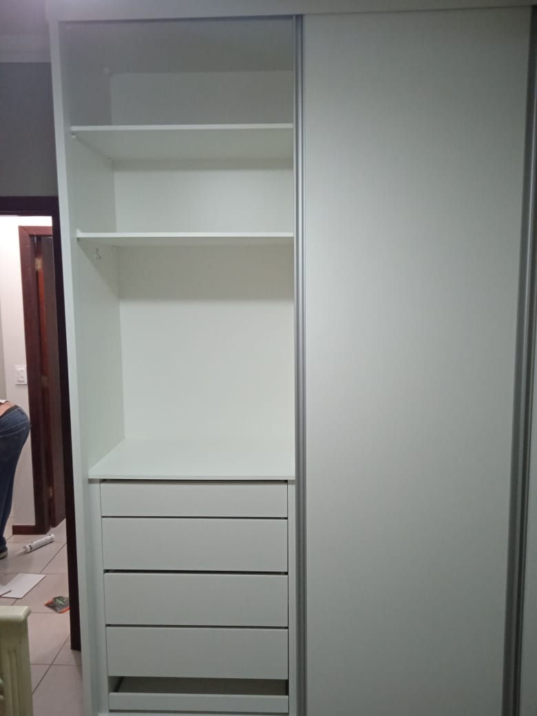 Moveis Planejados BH - Bairro Santa Amelia - Guarda roupa 4 gavetas 1 sapateira cabide e prateleira