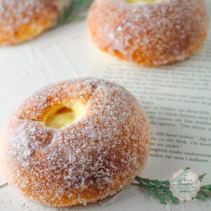 Saffransbullar med vaniljkräm