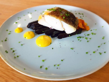 Skrei | Holunder-Schwarzwurzeln | Kurkuma-Mayonnaise | Süßkartoffelchips