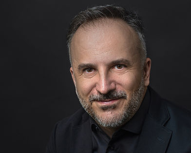 huba-hollokoi-conductor-portrait-niki-kelko.jpg