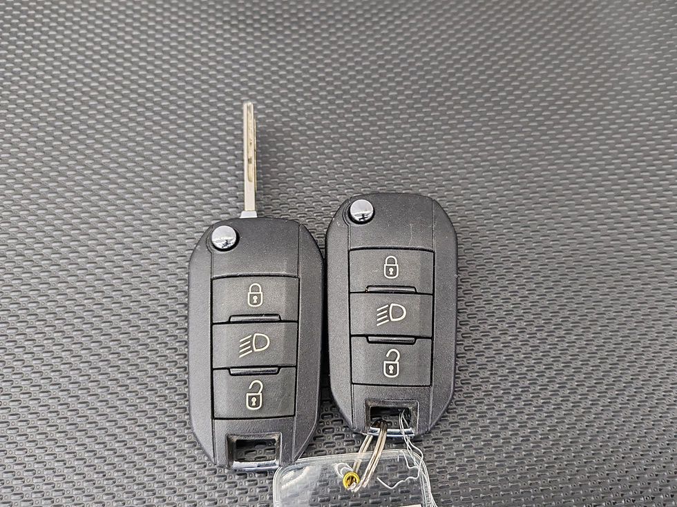 Thumbnail: Peugeot 208 1.2 Automatic - Rare Pan Roof