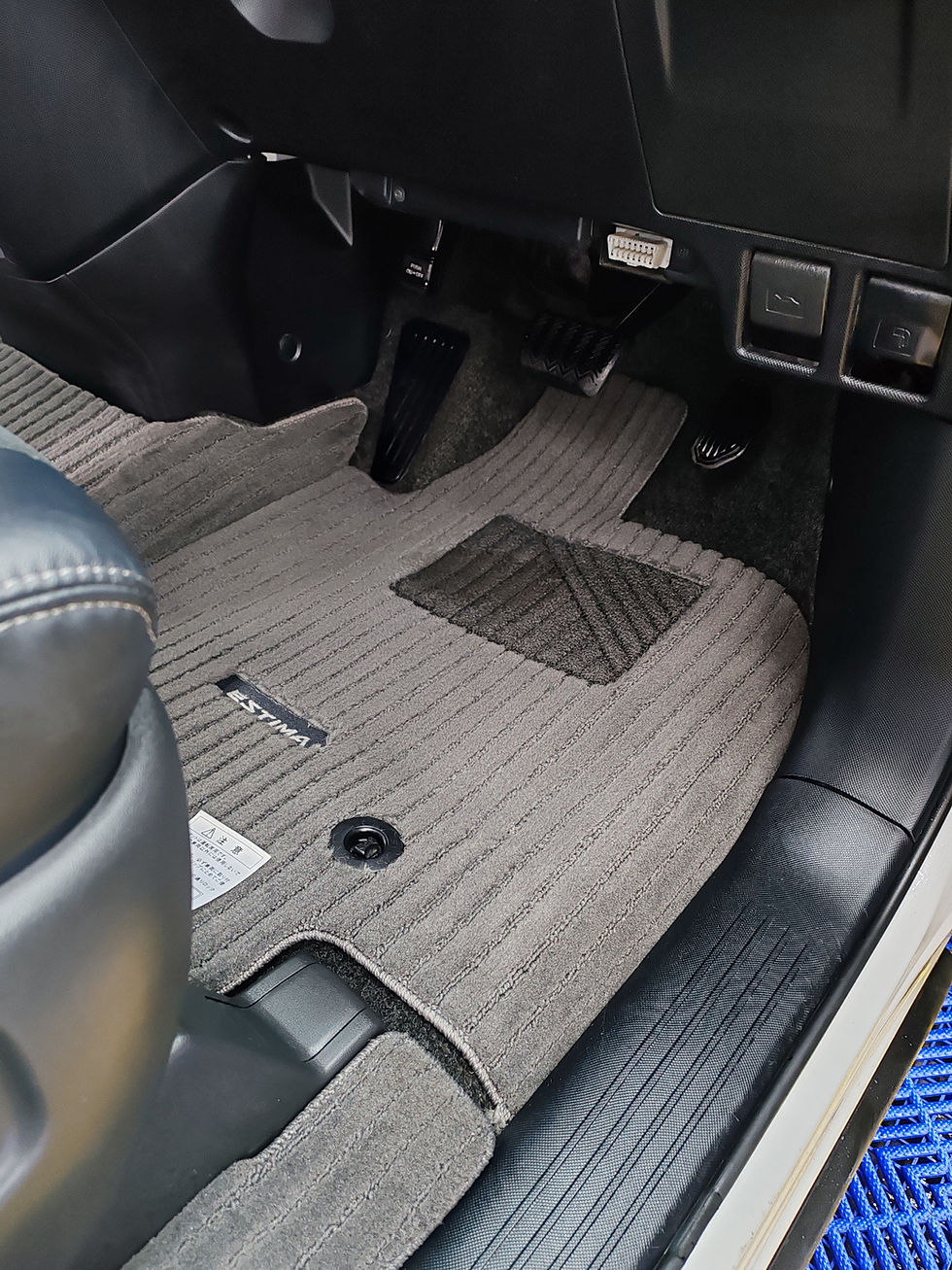 Thumbnail: 2013 Toyota Estima 2.4 Automatic