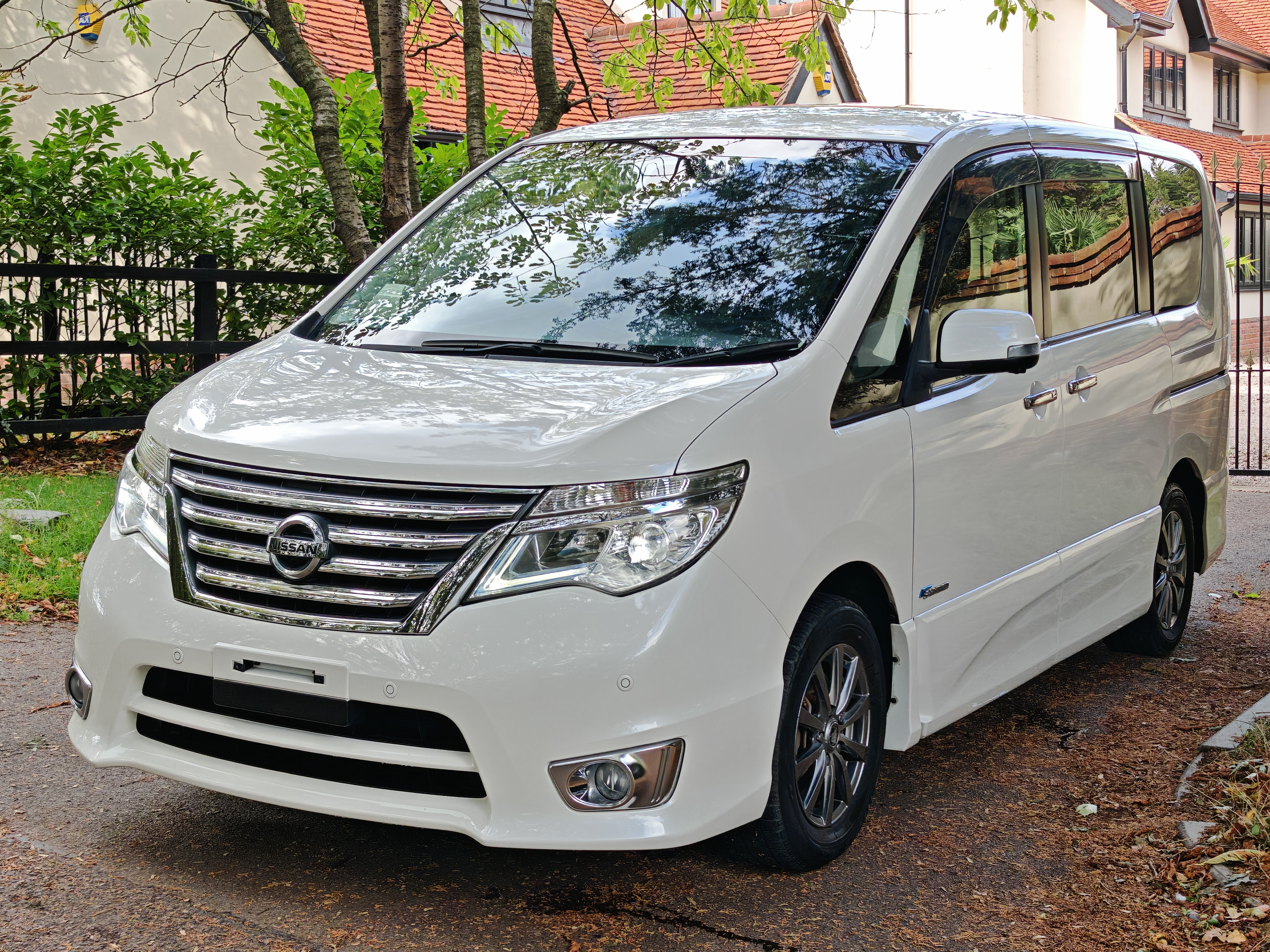 NISSAN SERENA HYBRID 8 SEATS REGULAR PRICE 8,995.00 SALE PRICE 7,995.00...