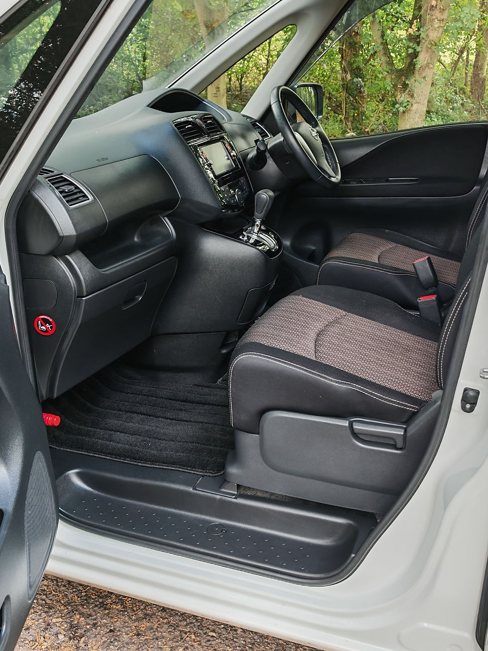 Miniature : Nissan Serena Hybrid 8 Seats