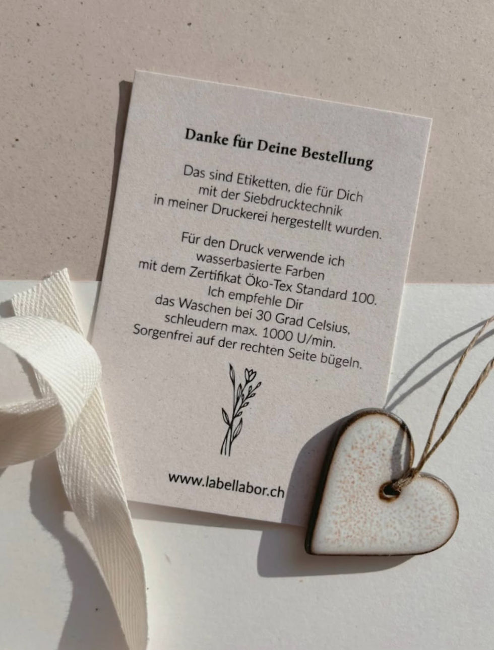 Nachhaltiger Papierdruck Etiketten Flyer Gutscheine Aufkleber Label Labor Glarus