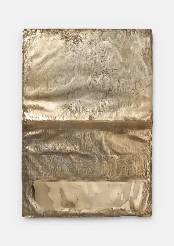  Mike Meiré, Promesse in pausa, 2025, Bronzo, 50.04 x 35.05 x 2.03 cm