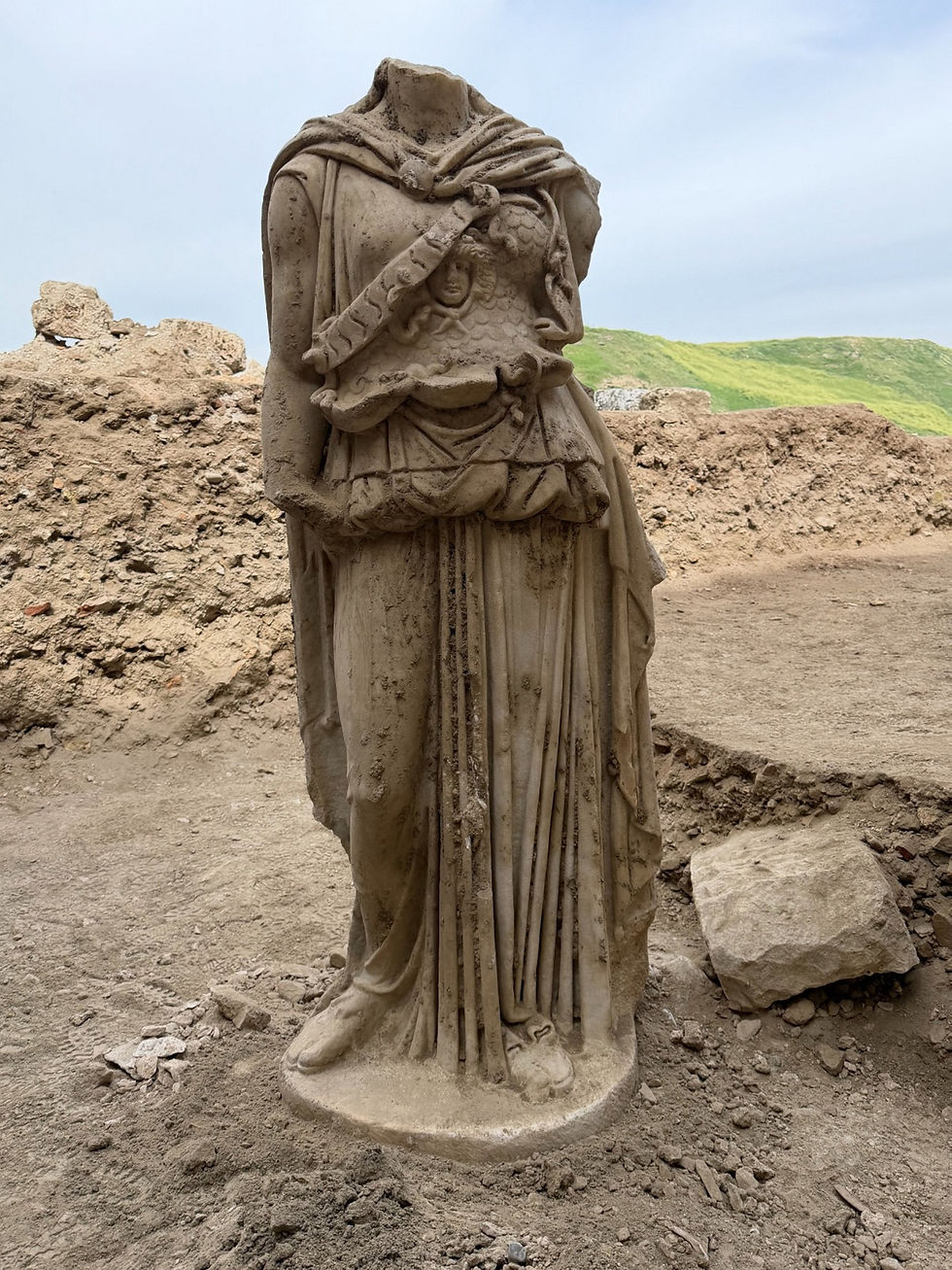 Statua di Atena, antica Laodicea, Turchia. Rinvenuta nel Teatro Occidentale durante gli scavi del Ministero della Cultura e del Turismo della Turchia. Foto: Ministero della Cultura e del Turismo della Turchia © 2026