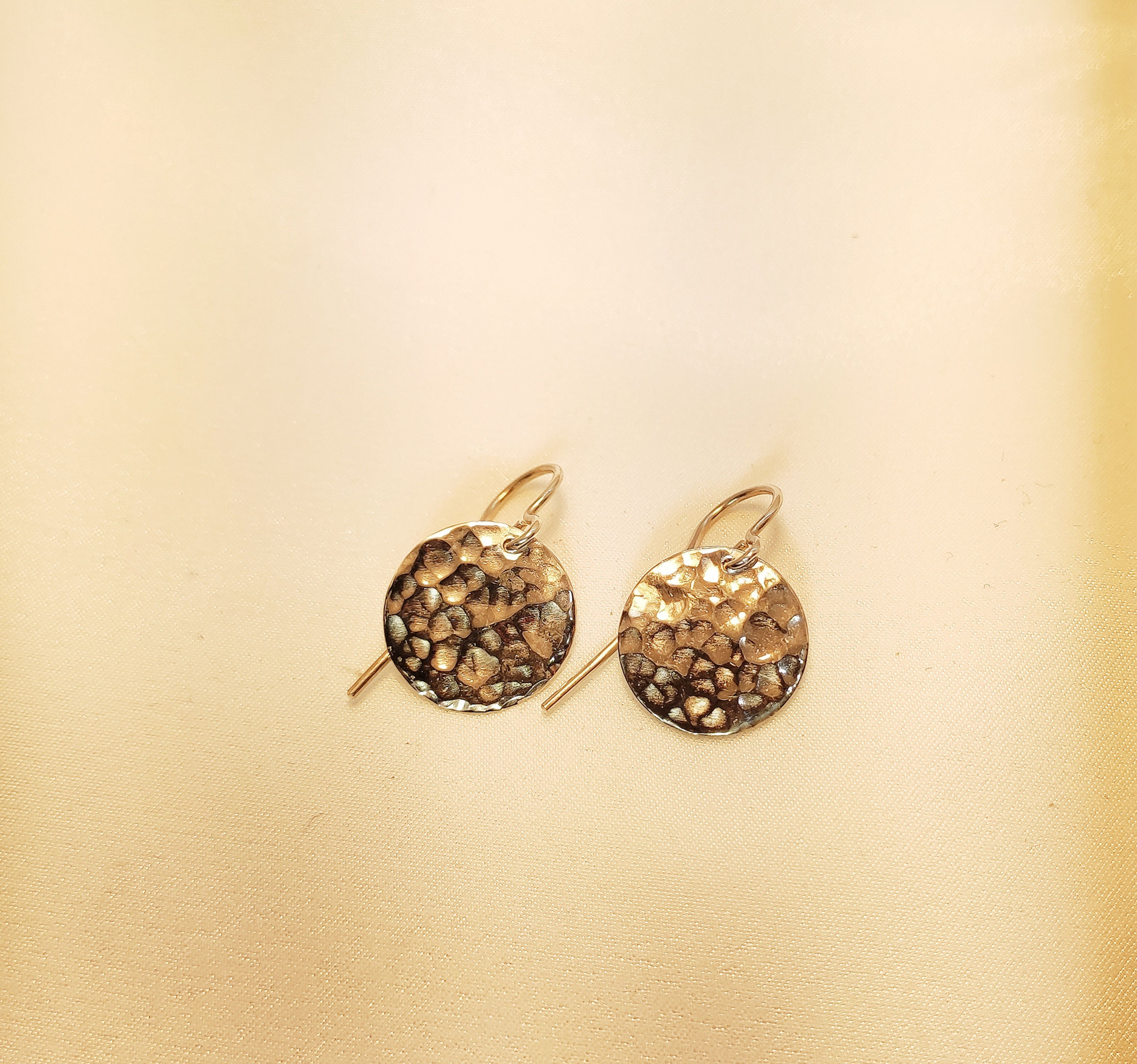 Pastilles en argent martelé 