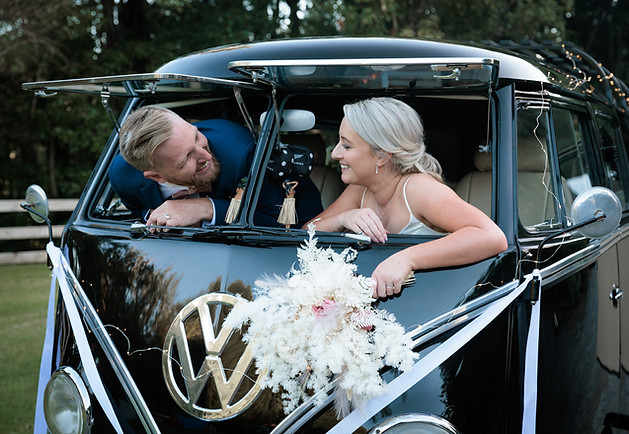 Rose-Minnee-Photography-Tauranga-Wedding-Photographer-Bride-Groom-Kombi.jpg