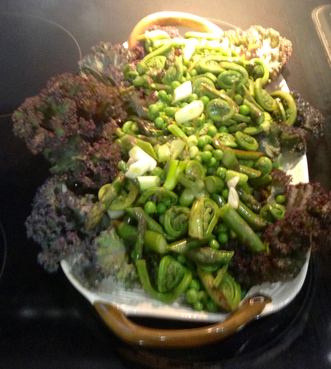 asparagus, fiddle head and pea salada