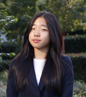 Junnie Headshot_edited_edited_edited.png