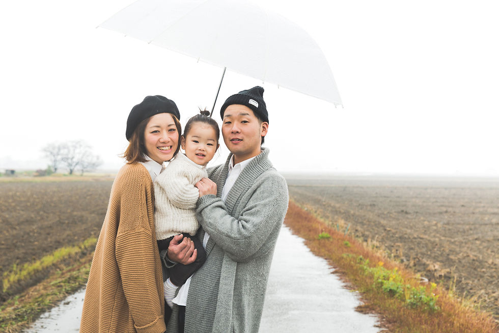 滋賀県彦根市のご自宅で2歳の男の子の誕生日記念撮影を女性カメラマンがしました。