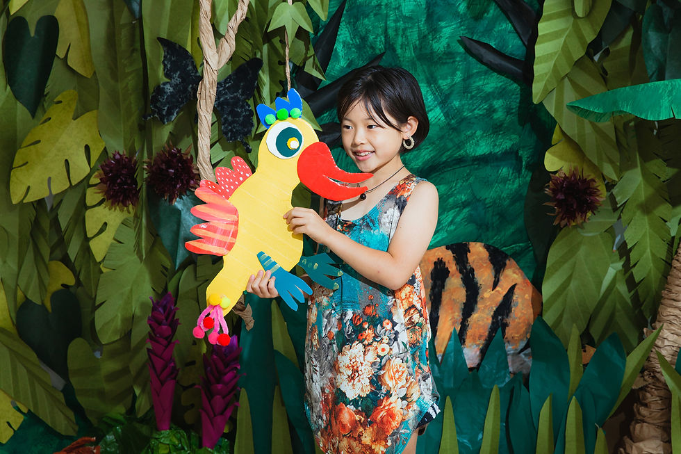 滋賀県長浜市にある写真館「ジャム浅井フォトスタジオ」で行われるイベント「へんてこ写真館」今回はペーパームーといっしょに「つくってパシャり」でジャングルで撮影会！