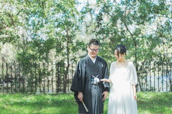 結婚パーティの前にウェディングフォト