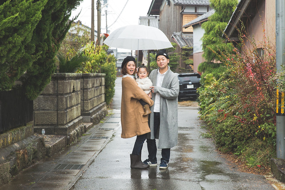 滋賀県彦根市のご自宅で2歳の男の子の誕生日記念撮影を女性カメラマンがしました。