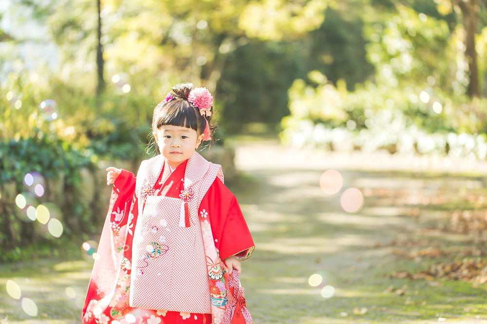 滋賀県彦根市の公園で七五三のお散歩フォトをフリーカメラマンが写真撮影しました
