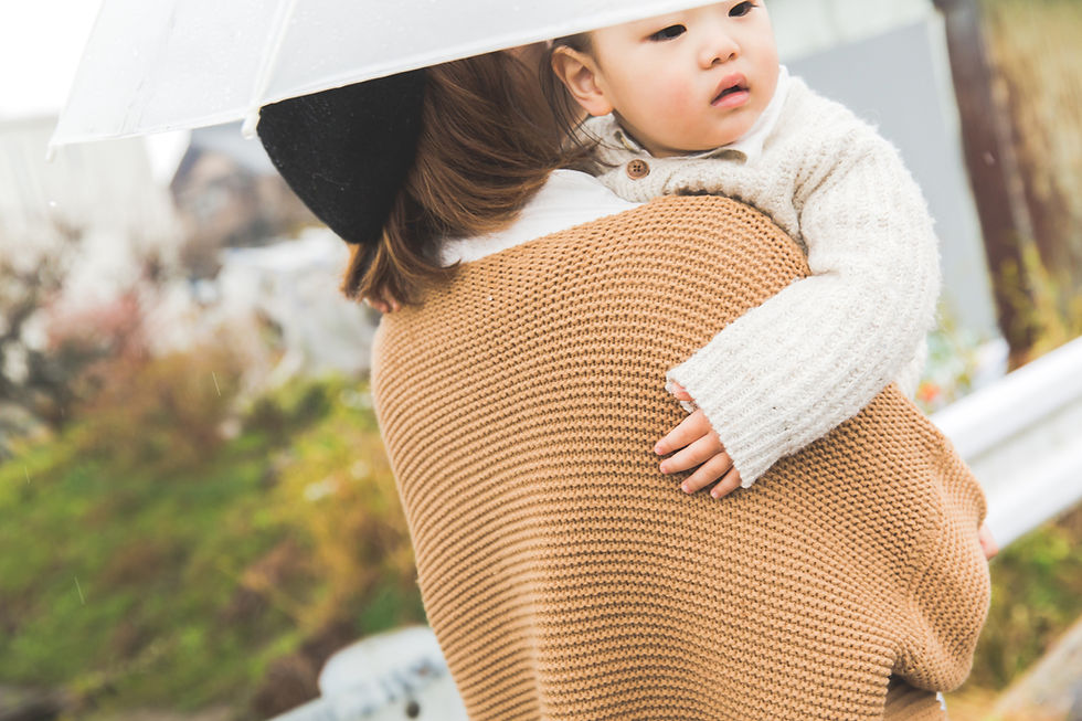 滋賀県彦根市のご自宅で2歳の男の子の誕生日記念撮影を女性カメラマンがしました。