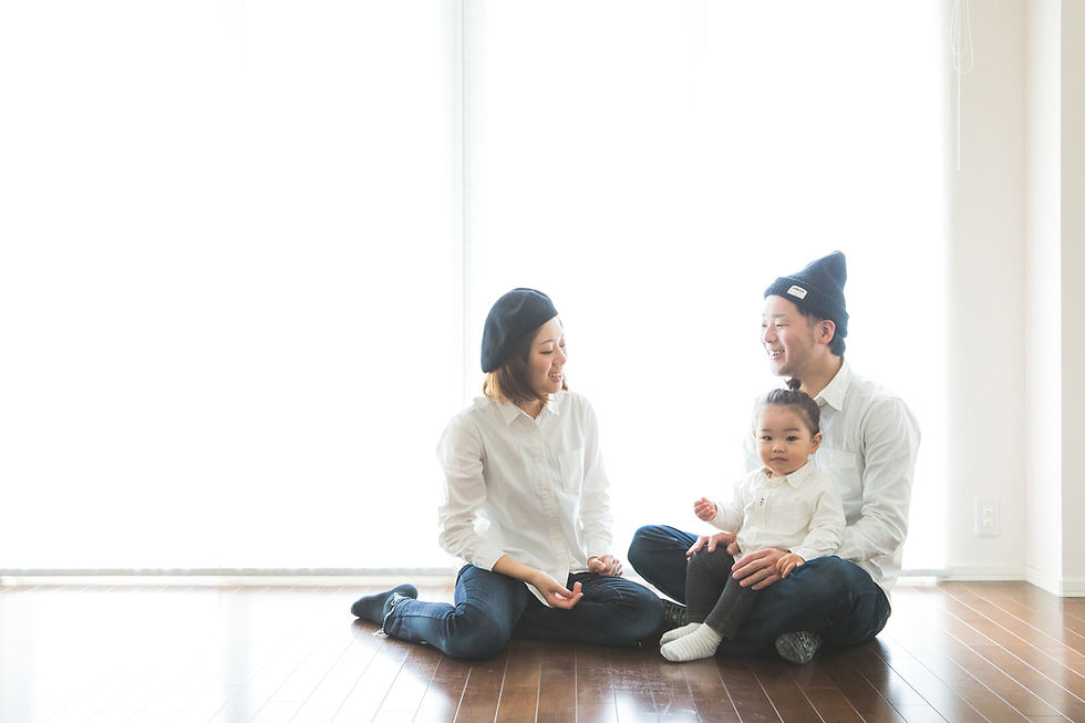 滋賀県彦根市のご自宅で2歳の男の子の誕生日記念撮影を女性カメラマンがしました。