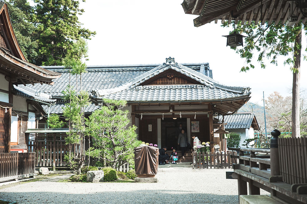 滋賀県近江八幡市安土町の奥石神社で七五三撮影をフリーカメラマンがしました。