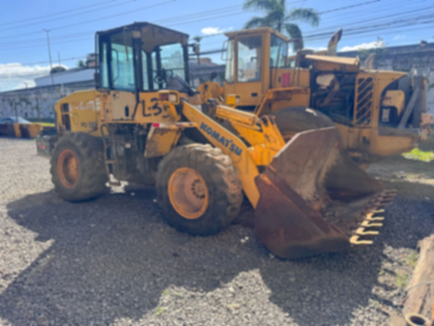 Pá-Carregadeira Komatsu WA200-5