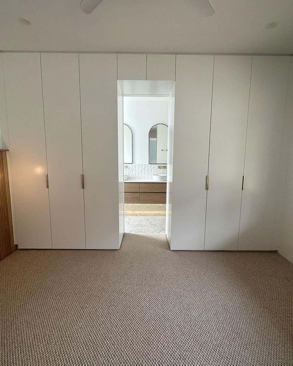 Clean, Sophisticated Wardrobe