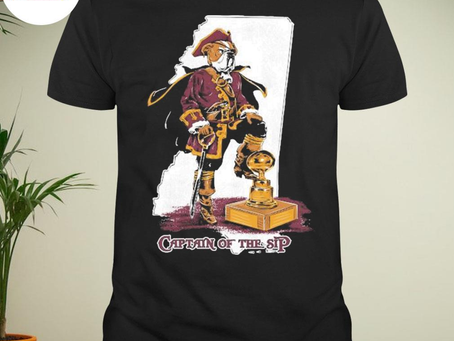 Captain of the sip pocket T-shirt