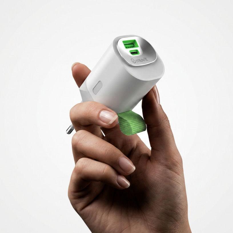 Firefly_Gemini Flash_Please make a visual of a hand holding the charger attached in the re
