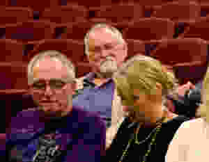 Kip Niven (center)