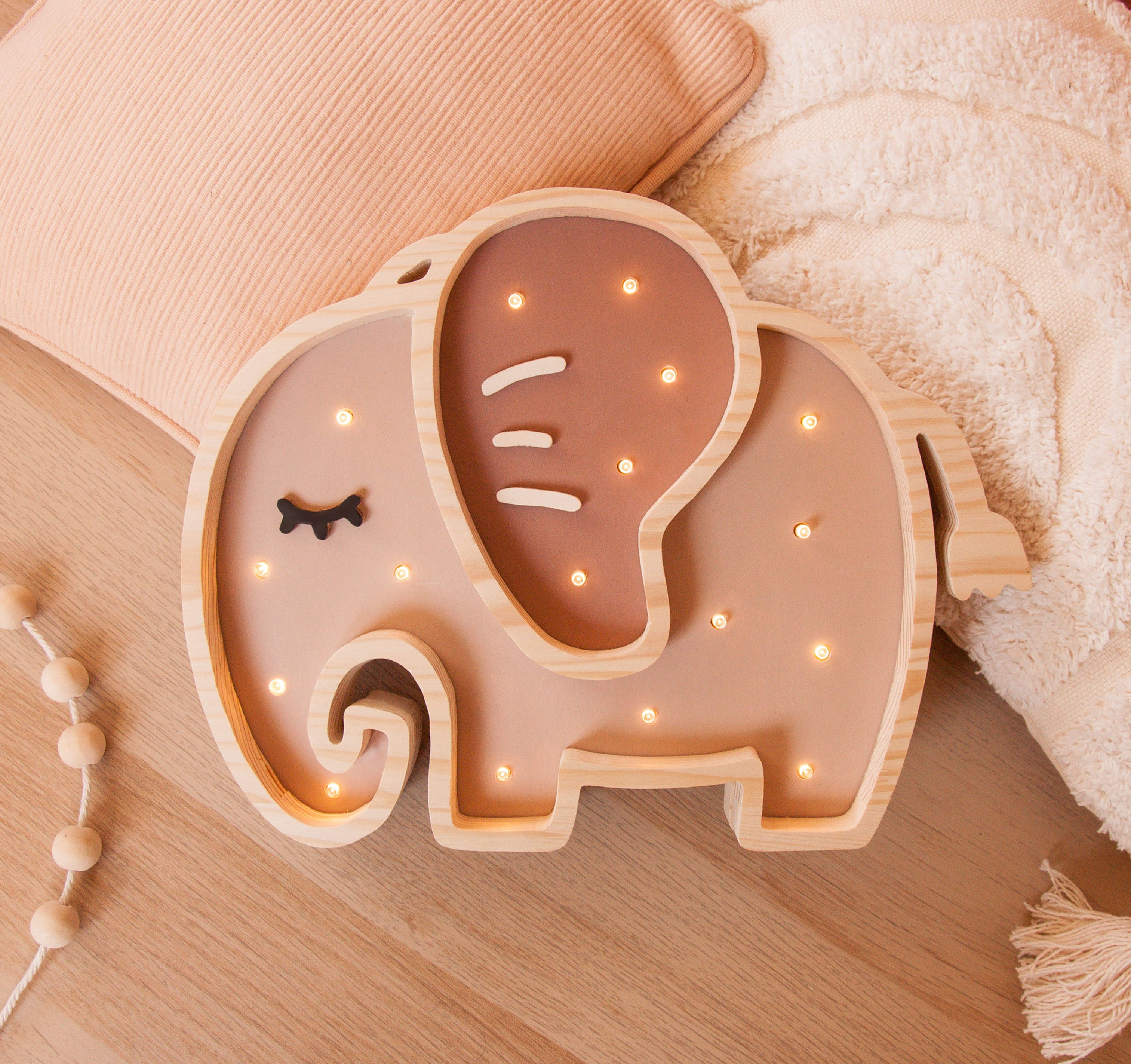 Veilleuse en bois pour enfant en forme d'éléphant fabriqué par Ma Petite Ourse