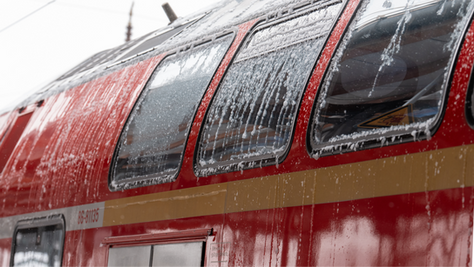 Bahnverkehr wegen Wintereinbruch heftig gestört