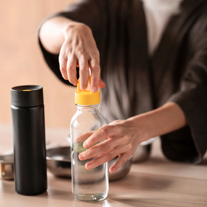 Thumbnail: FORMSKON Water bottle, clear glass/yellow, 17 oz