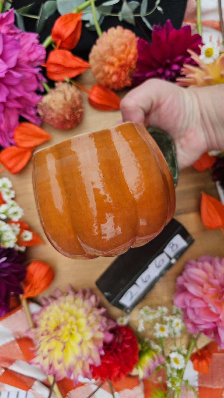 Thumbnail: Pumpkin Mug with little Pumpkin Thumb Rest #2668