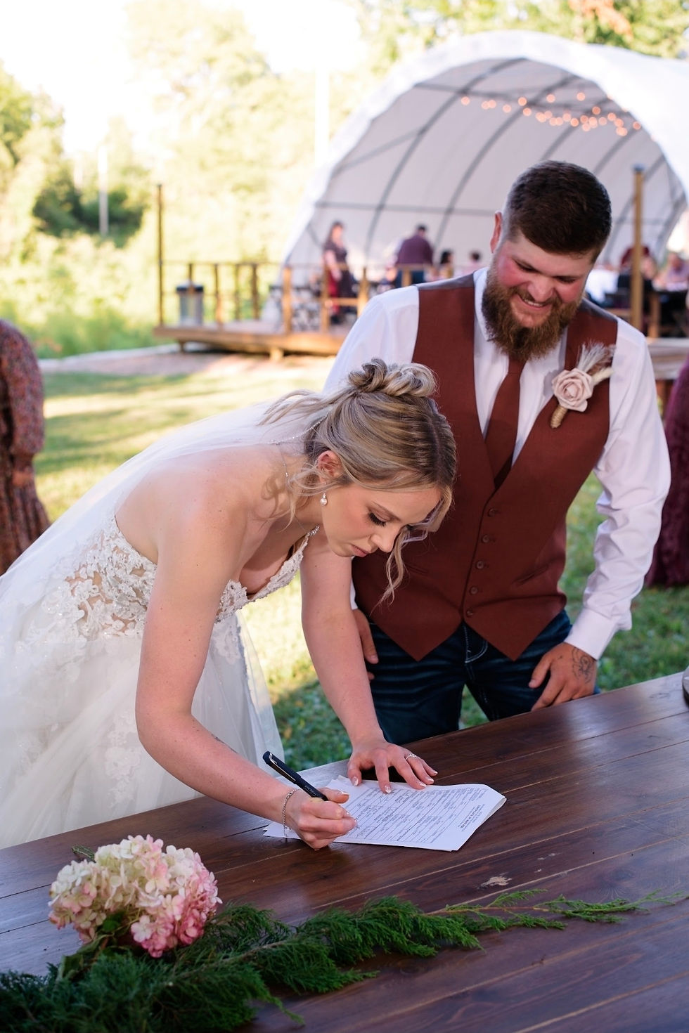 Why Couples Are Choosing Small Wedding Venues Over Large Ballrooms