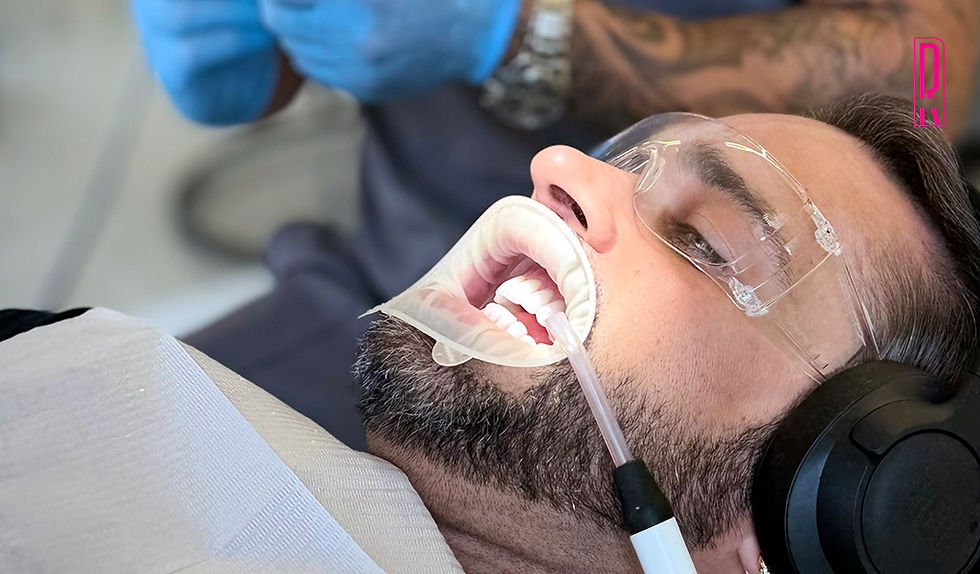 Um sorriso muito além de dentes brancos